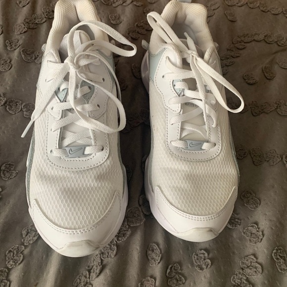 Nike Ryz 365 II Women's Sneaker Shoe Limited Edition Athletic White CU4874-105 - Picture 2 of 5